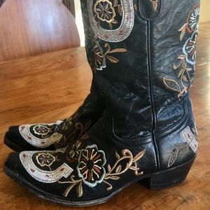 Old Gringo black leather with embroidered accents